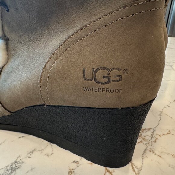 SALE -  UGG Gray Heal Boots - Water Proof - Picture 2 of 10
